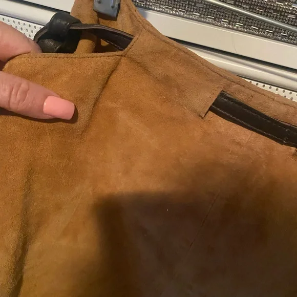 Genuine suede skirt by INC , with pockets and leather leather strip belt .. - Picture 2 of 11